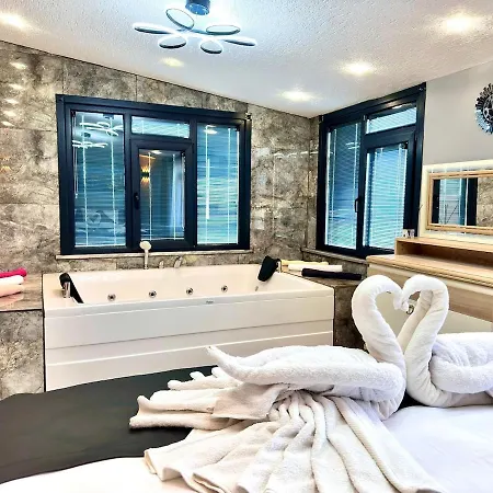 Golden Dome Appartement *